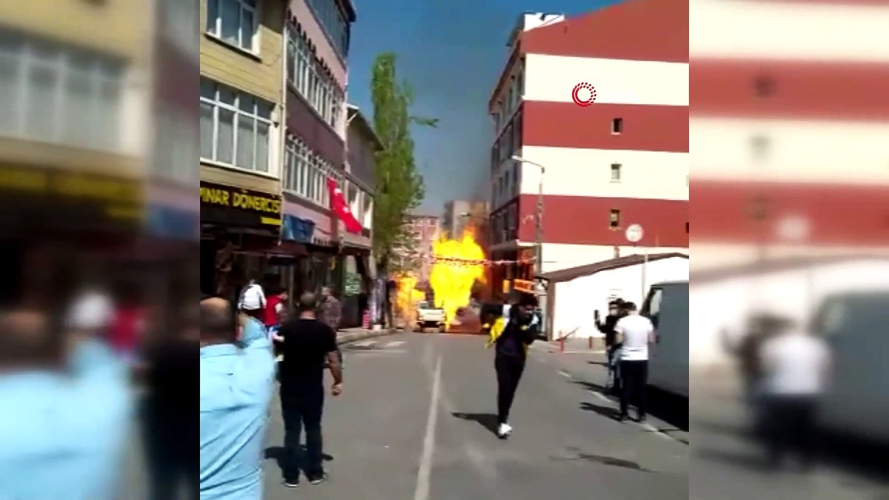 Beylikdüzü’nde doğalgaz patlaması; alevler metrelerce yükseğe çıktı