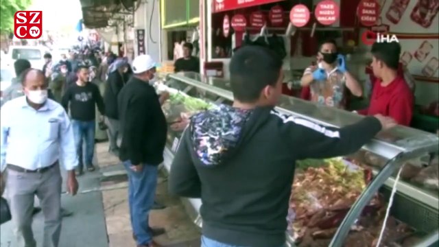 Şanlıurfa'da vatandaşlar sakatat almak için yarıştı