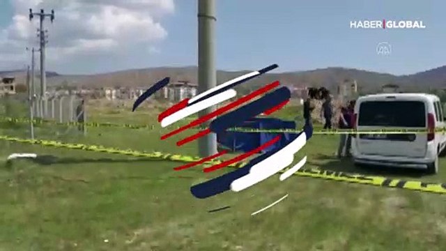 Boş arazide yanmış erkek cesedi bulundu