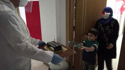 Karantinadaki minik Alparslan’a doğum günü sürprizi