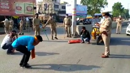 लॉकडाउन तोड़ने वालों को बाबूपुरवा पुलिस ने बनाया मुर्गा