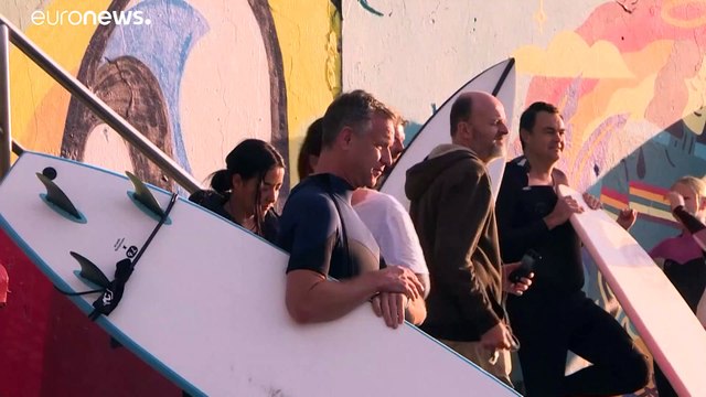 Coronavirus: Swimmers and surfers return to Sydney's Bondi Beach after COVID-19 lockdown