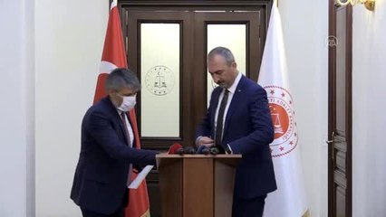 Adalet Bakanı Gül: "Duruşmaların ertelendiği tarih 15 Haziran'a kadar uzatılmıştır"