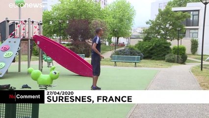 Гимнастика объединяет самоизолировавшихся французов