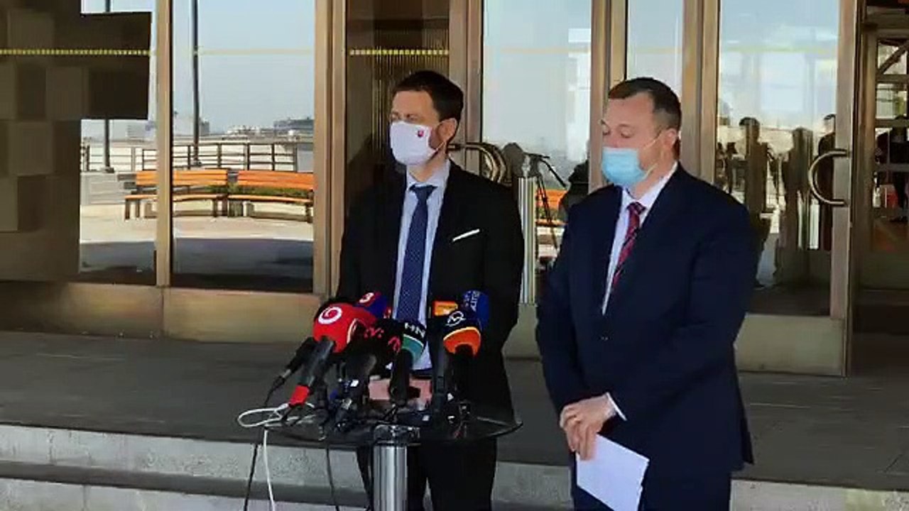 ZÁZNAM: Brífing ministra financií E. Hegera a ministra práce M. Krajniaka