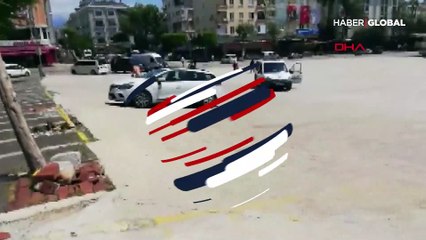 Yarı çıplak bağıran vatandaş polisi harekete geçirdi