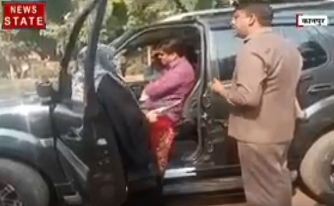 Uttar pradesh: कानपुर-  विधाय़क के गार्ड ने महिला से की बदसलूकी, गाड़ी में बैठे रहे विधायक