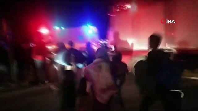 - Sisam’daki yangın sonrası göçmenler sokaklarda yatıyor- Göçmen kampındaki yangınlar Sisam adasını karıştırdı- Yangın nedeniyle gözaltına alınan 22 göçmen tutuklandı