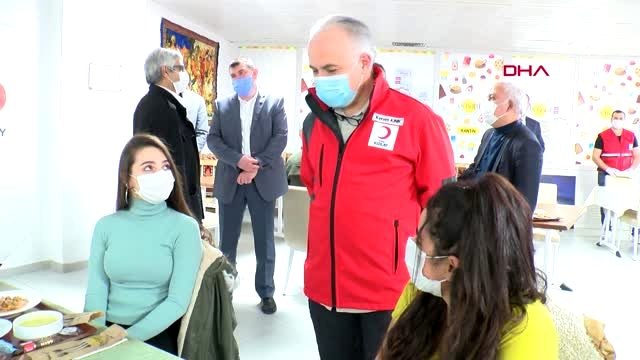 TÜRK KIZILAYI GENEL BAŞKANI KINIK SAĞLIK ÇALIŞANLARIYLA İFTAR YAPTI