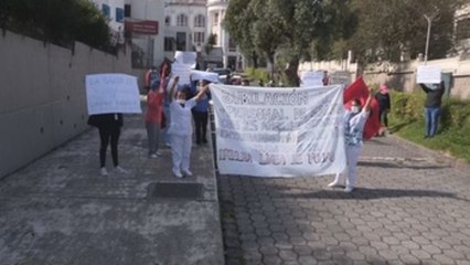 Personal sanitario de Ecuador protesta en demanda de equipos de protección