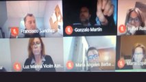Gonzalo Martín (Vox) conduciendo en mitad del pleno del Ayuntamiento de Torrelodones