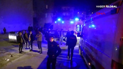 Gasptan yan binanın çatısına atlayarak kurtuldular