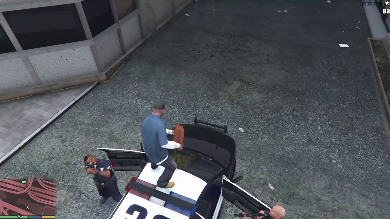 GTA V moments: Pouring Gasoline on Police Car to see their react