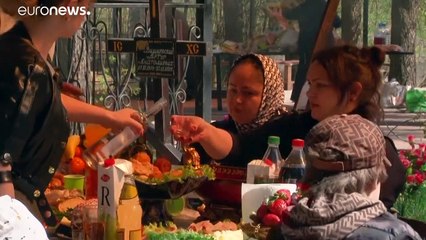 Белорусы массово отправились на кладбища