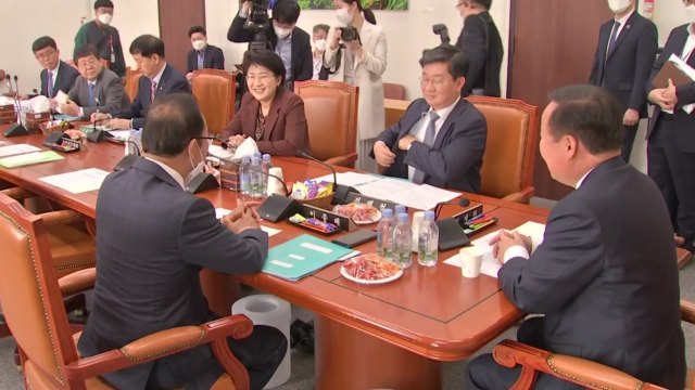 [뉴있저] 여야, 재난지원금 오늘 밤 처리...통합당, 김종인 비대위 '혼돈' / YTN