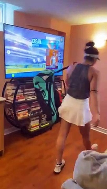 Pre-match preparation by Bianca Andreescu
