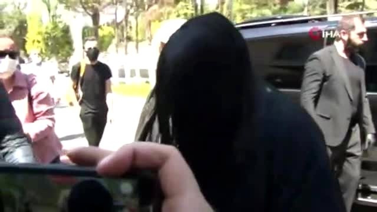 Bülent Ersoy'un annesine "sosyal mesafeli" son uğurlama