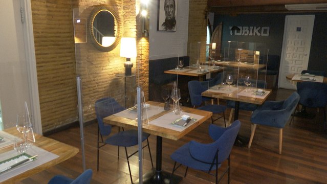 Restaurante en València instala mamparas para su apertura a clientes