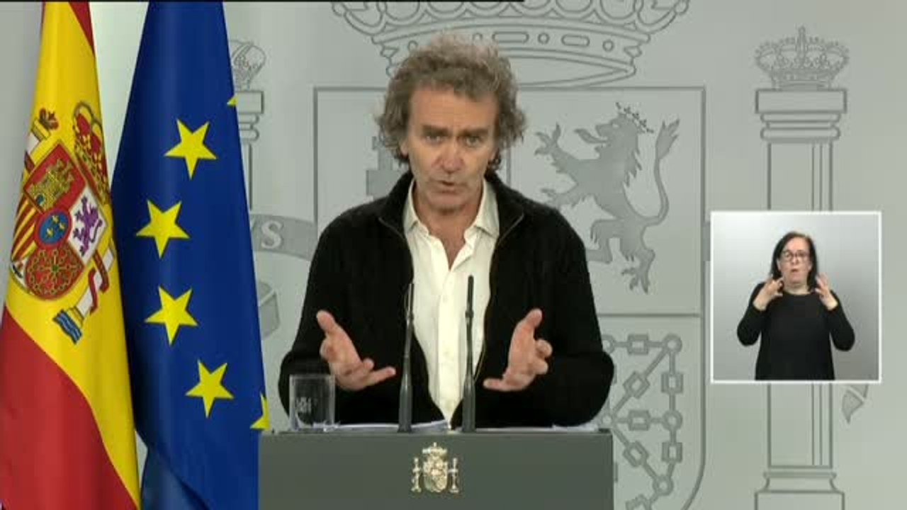 Simón: "Es más importante la higiene de manos que el uso de guantes"