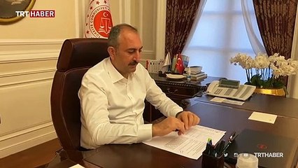İzolasyon sürecinde kaldıkları okulun tadilatını yapıyorlar
