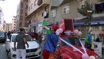 Kadınların balkon yarışması izleyenleri güldürdü