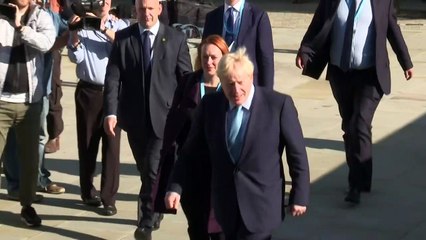 Bebê de Boris Johnson e noiva nasce em pleno confinamento