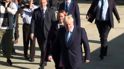 Bebê de Boris Johnson e noiva nasce em pleno confinamento