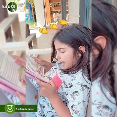 Volkan Demirel'in minik kızı babasına kitap okudu