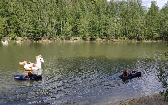 Interpellation dans l’Oise : trois jeunes hommes faisaient trempette accompagnés d’une bouée licorne !