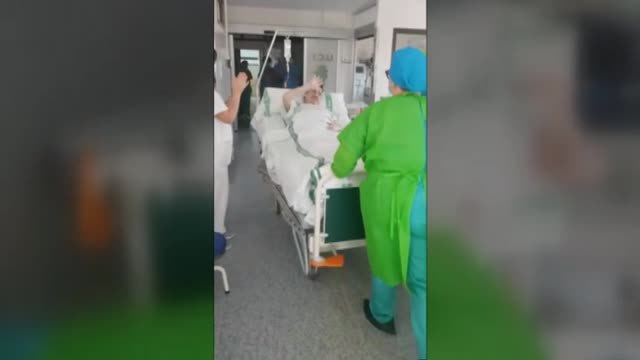 IUn Padre y su hijo han conseguido salir a la vez de la UCI y ahora se recuperan también juntos en planta