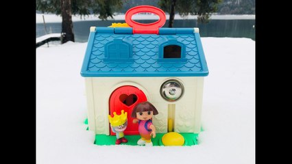 FISHER PRICE LITTLE PEOPLE Retro Vintage House and Dora The Explorer Toys Snow Day-