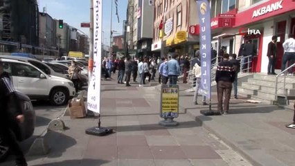 Polislerden sosyal mesafe ve sokağa çıkma kısıtlaması denetimi