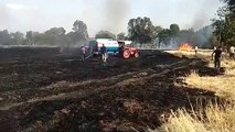 चंदवासा में खेतों में फाल्ट होने से लगी आग पुलिस व लोगों ने बुझाई
