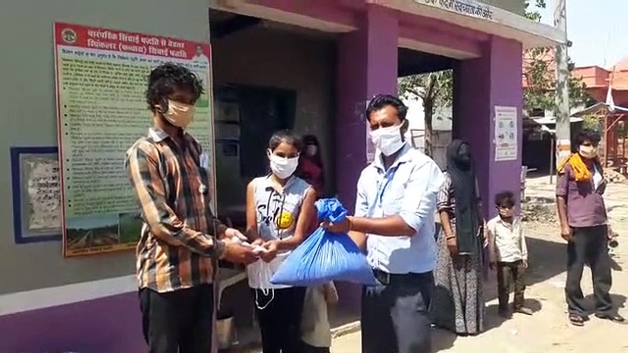 7वीं कक्षा की बालिका शिल्पा ने अपनी गुल्लक की र...