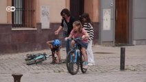 Власти Испании разрешили детям снова выходить на улицы (29.04.2020)