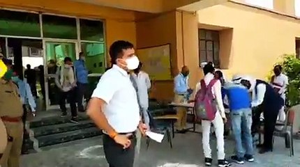 प्रयागराज में फसे छत्रों को बस के जरिये जनपद लाया गया