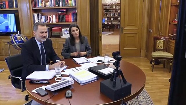 Don Felipe y Doña Letizia charlan con Antonio Banderas y Embajadores Honorarios de la Marca España