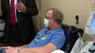 El vicepresidente de Trump visita sin mascarilla un hospital con enfermos de COVID-19