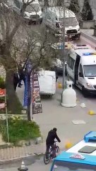 İBB zabıta memurları, kağıt toplayan çocuğu darp etti