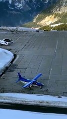 Plus petite piste de décollage d'avions du monde dans les montagnes !