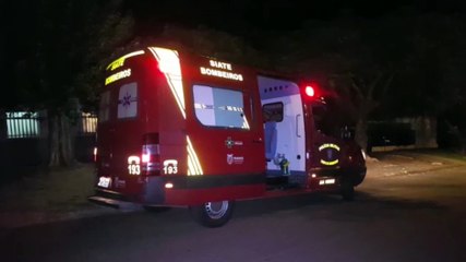 Homem é socorrido após sofrer queda em banheiro de residência