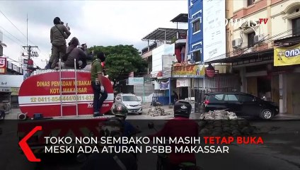 Langgar PSBB, Toko Non Sembako Disemprot Air!