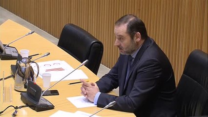 Ábalos propone la "reserva previa" por franjas horarias en el transporte público