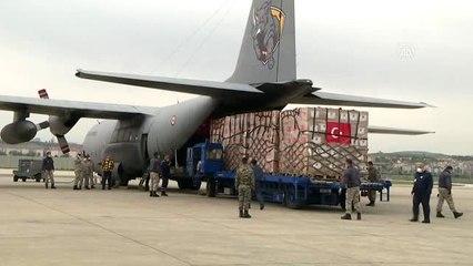 Türkiye'den ABD'ye tıbbi yardımların 2. turu kapsamında hazırlanan malzemeler gönderiliyor (1)