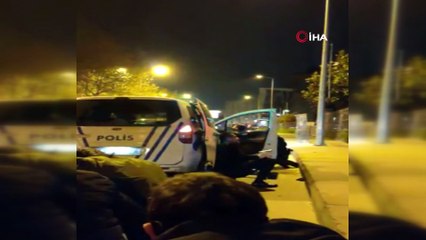 Şehit olmaktan son anda kurtulmuşlardı... Beyoğlu’nda 2 polisin silahla yaralandığı çatışma kameralara yansıdı