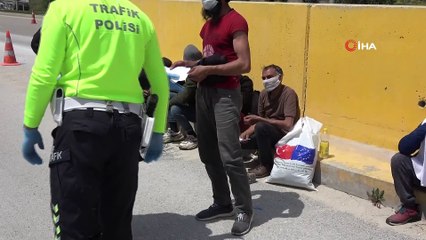 Korona virüs tedbirlerine takıldılar... İstanbul'a yürürken Bursa'da polise yakalandılar