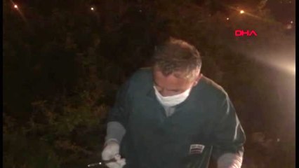 Ayran kutusuna kafası sıkışan kirpiyi kurtardı