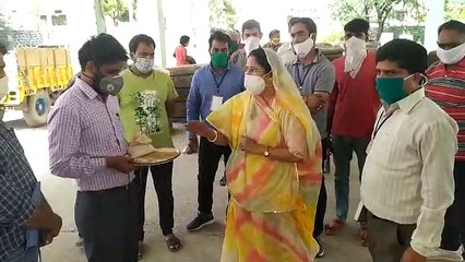 एफसीआई ने दो किसानों का गेहूं चमकहीन बताकर लौटाया