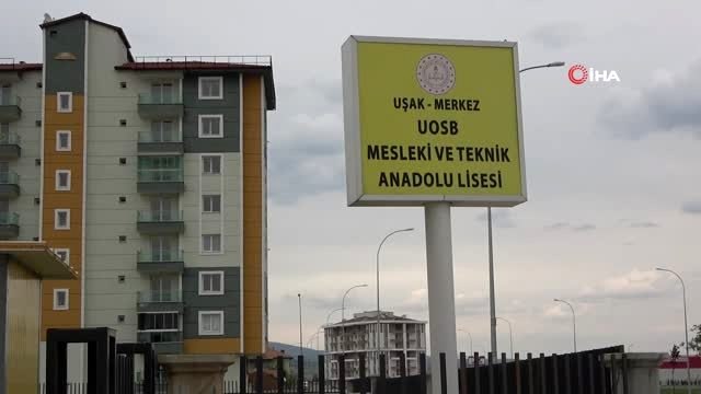 Bu meslek lisesi ultraviyole ışınlarla 27 bin adet 'cerrahi maske' üretti