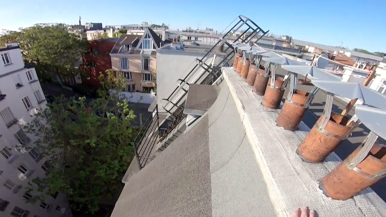Confiné mais freerunner, il joue à chat perché sur les toits de Paris